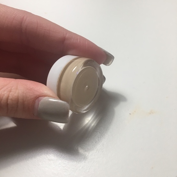 Fenty Foundation Pro Filter Shade 150 SAMPLE - Picture 3 of 4